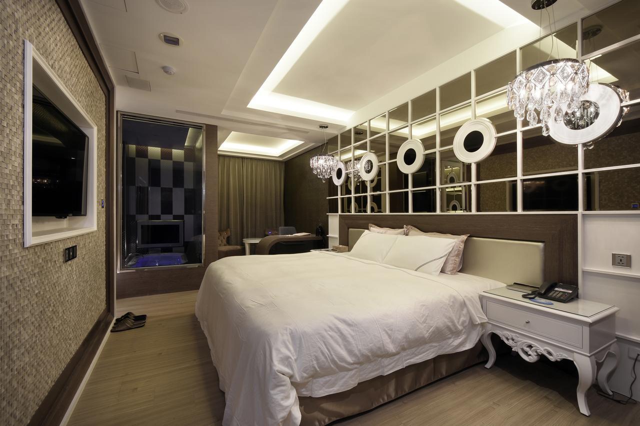 U-Her Hotel Taichung Exterior foto