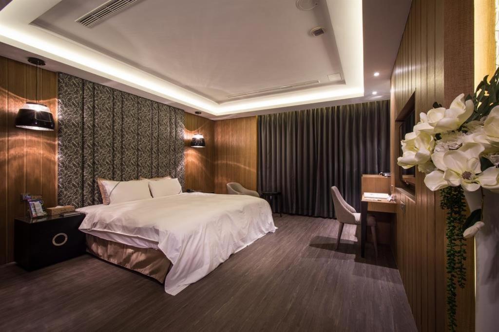 U-Her Hotel Taichung Exterior foto